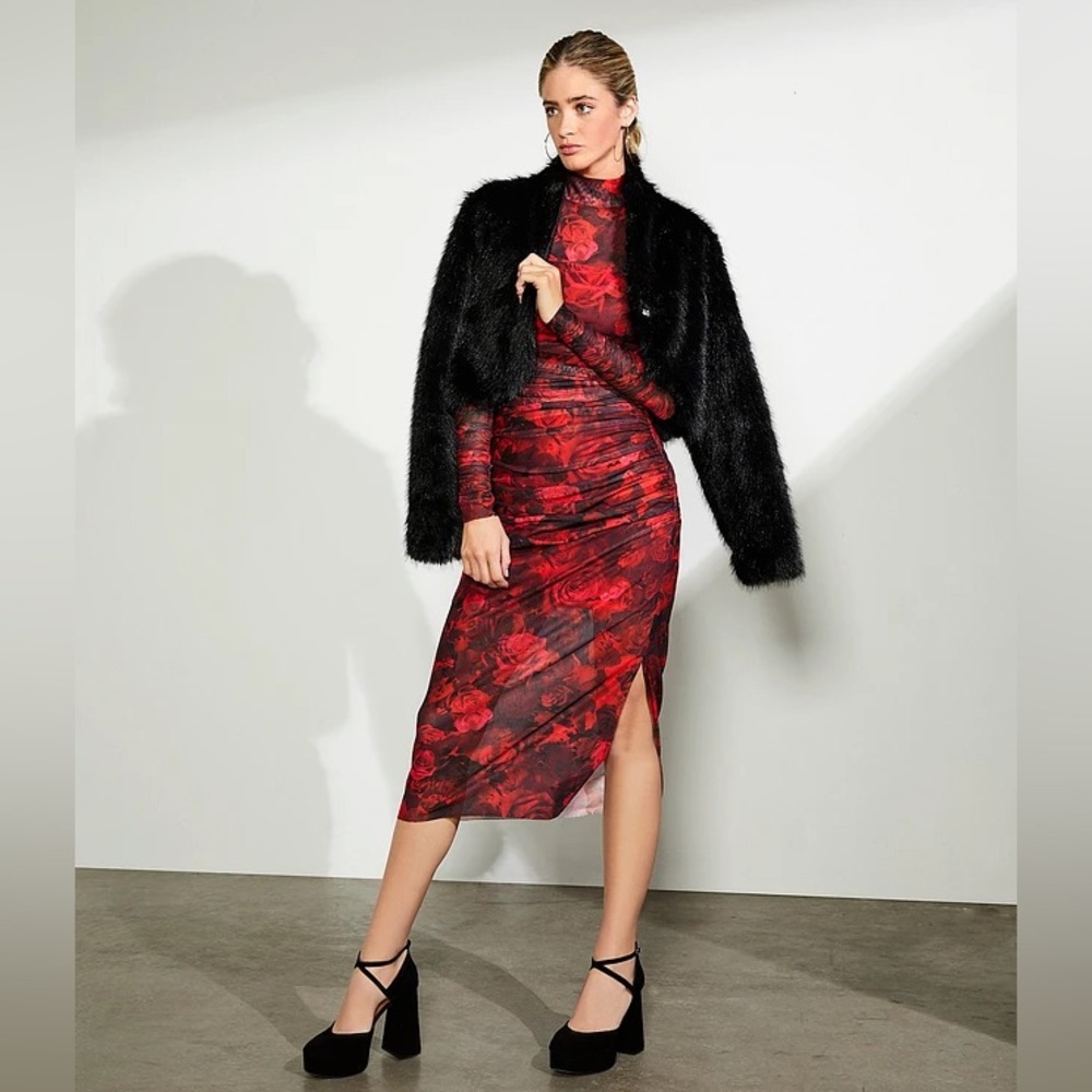 Chelsea & Violet Longsleeve Ruched Rose Floral Maxi Dress Red Size Medium